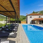 فيلة Tina By Interhome *