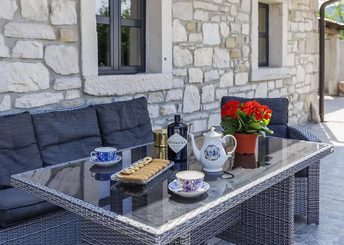 Tina By Interhome * Livade